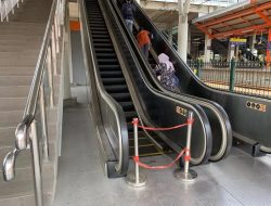 Tiga Eskalator di Stasiun Bekasi Tidak Berfungsi, Penumpang: Tolong Cepat Diperbaiki!   