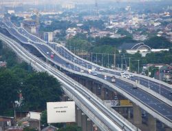 Puluhan Mobil Pecah Ban di Tol Layang MBZ