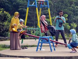 Habiskan Waktu Sore di Alun-Alun Ajarwana Setu Bekasi