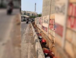 Sampah Berceceran di Jalan Cikunir Raya
