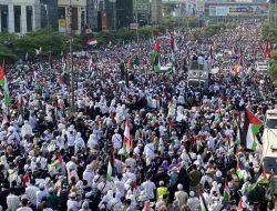 Bela Palestina, Ribuan Warga Kota Bekasi Tumpah Ruah di Car Free Day Jalan Ahmad Yani