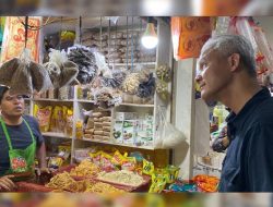 Di Pasar Jatiasih, Ganjar Tampung Curhatan Pedagang