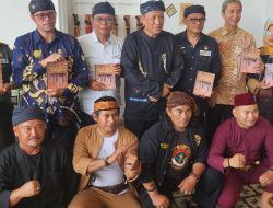 Ki Gatut Luncurkan Buku “Pisau Raut si Kecil yang Mempesona” di Bekasi