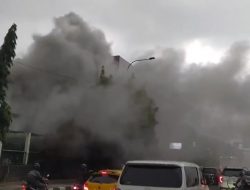 Cerobong Ini Bikin Jalan A. Yani Kota Bekasi Berasap Pekat