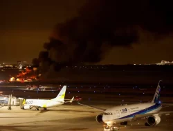 Pesawat Japan Airlines Tabrakan dan Terbakar di Bandara Haneda Tokyo, Ada Penumpang WNI?