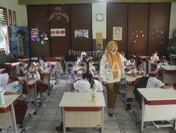 Semangat Siswa Kendor Hari Pertama Masuk Sekolah