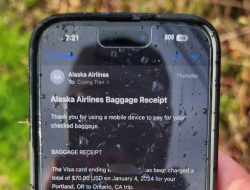 Jendela Pesawat Jet Boeing 737-9 MAX Lepas di Langit Amerika, Ponsel Ini Tetap Menyala Meski Jatuh dari Ketinggian 16.000 Kaki