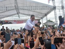 Anies Tiba di Stadion Mini Cikarang Utara, Pendukungnya Histeris