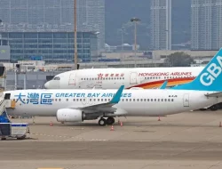 Tragis! Pesawat Ini Tabrak Petugas Bandara di Hong Kong