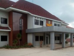 Baru Selesai Direnovasi, Plafon Kantor Kecamatan Tambelang Bocor