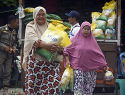Ibu Hamil – Lansia Dapatkan ‘Privilege’ di Operasi Pasar