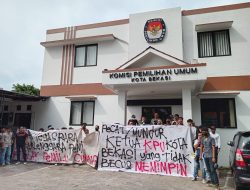Massa Mahasiswa Kepung KPU Kota Bekasi, Ini Tuntutannya