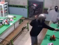 Begal Bercelurit Rampas Handphone dan Lukai Korban di Warkop Jatiasih Bekasi   