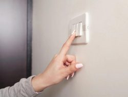 Cek Sakelar Listrik Sebelum Mudik