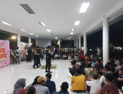 Polisi Bubarkan Kegiatan SOTR yang Diikuti Ratusan Remaja di Alun-Alun Kota Bekasi   