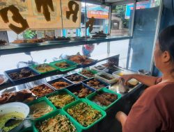 Warteg di Kayuringin Jaya Kota Bekasi Tak Kenal Libur Lebaran   