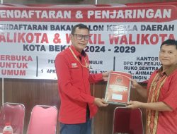 Adi Bunardi Tantang Tri Adhianto di Bursa Penjaringan Bacalon Wali Kota dari PDIP Kota Bekasi