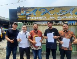 Puluhan Massa Bentengi Bengkel, Eksekusi Ditunda