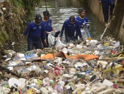 Nasib Pekerja Harian Lepas Kali Asem Kian Buram