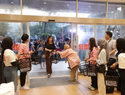 Langsung Diserbu Usai Potong Pita