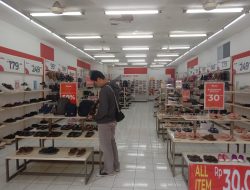 Pabrik di Purwakarta Tutup, Toko Bata di Bekasi Masih Beroperasi Seperti Biasa   