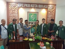 Pendukung Uu Kadisdik Ambill Formulir Pendaftaran Bakal Calon Wali Kota Bekasi ke PKB