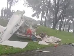 Pesawat Latih Jatuh di BSD Tangerang Selatan, Tiga Orang Meninggal   