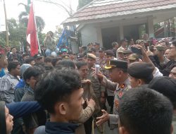 Ricuh, Massa Tuntut Pj Wali Kota Dicopot