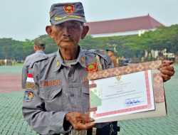 Saimbrata Anggota Satlinmas Sepuh di Kabupaten Bekasi: Paling Berkesan Jaga Acara Bajidor