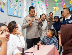 Siswa SLB Diperiksa Kesehatan