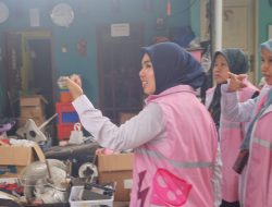 Srikandi PLN Bekasi Ajak Masyarakat Gunakan Fitur SwaCam lewat PLN Mobile   