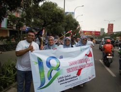 Sambut HUT ke-79 RI dan Milad ke-18 BPRS Patriot, Karyawan Bagikan 1.000 Bendera Merah Putih kepada Masyarakat