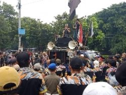Adukan MoU soal PPDB, GMBI Geruduk DPRD Kota Bekasi