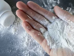 Jangan Asal Pakai Bedak Bayi, Teliti Dulu Kandungannya