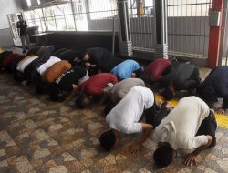 Narapidana Sambut Remisi dengan Sujud Syukur