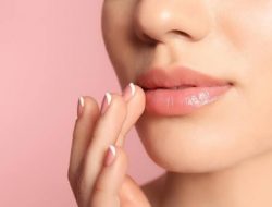 5 Tips Bibir Tetap Merah dan Segar