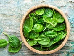 Konsumsi Bayam Dapat Perbaiki Kantung Mata hingga Cegah Penuaan