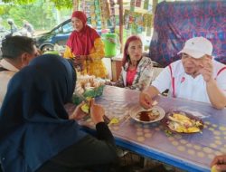 Sambil Menikmati Rujak, Heri Koswara Simak Curhatan Warga Margahayu Bekasi Timur