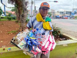 Cerita Yahya Tiga Dekade Berjualan di Jalanan Bekasi:  Rasakan Peliknya Kehidupan Jalanan, Terus Berjuang untuk Keluarga