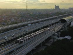 Puluhan Penumpang LRT Jabodebek Dievakuasi Gara-gara Ini