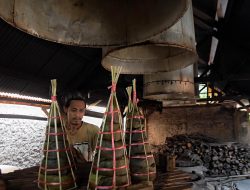 Dodol Cina dari Cikarang Diproduksi secara Tradisional