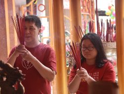 Warga Tionghoa di Kota Bekasi Sambut Tahun Ular Kayu dengan Suka Cita