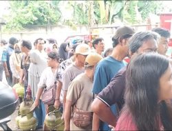 Antrean Pembeli Elpiji Masih Terjadi di Kota Bekasi, Emak-emak: Pejabat Harus Turun Langsung!