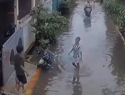 Viral Ayah Lempar Anak ke Genangan Banjir di Cibitung Bekasi