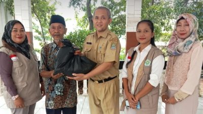 Puluhan Warga Mustikajaya Terima Bantuan Pangan, Ini Isinya