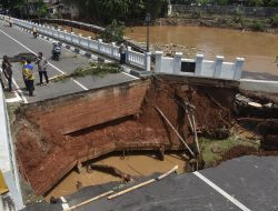 Kerusakan Jembatan Kemang Pratama Kota Bekasi Meluas, Perbaikan Masih Dikaji