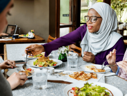 Buka Puasa Pakai Es Buah dan Makan Berat Langsung? Ini Efeknya pada Tubuh Menurut Dokter Tirta