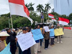 Warga Jatikarya Geruduk Istana Negara, Tuntut Hak Ganti Rugi Tanah