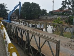 Jembatan Darurat Kemang Pratama Sudah Tersambung, tapi Belum Bisa Dilintasi, Ini Sebabnya