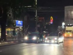 Aksi Balapan Mobil di Jalan Raya Alternatif Cibubur Ganggu Pengguna Jalan
